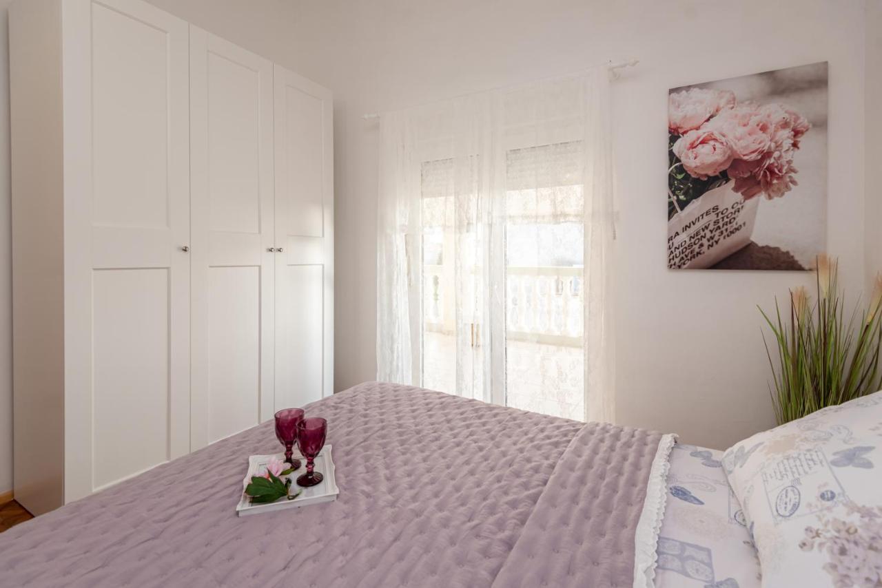 Magnolia Apartmani Vodice Eksteriør billede
